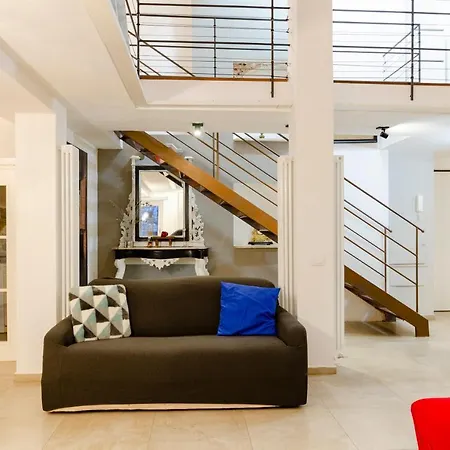 Joivy Vibrant Open-plan Apt For 6 In Historic Centre Apartment