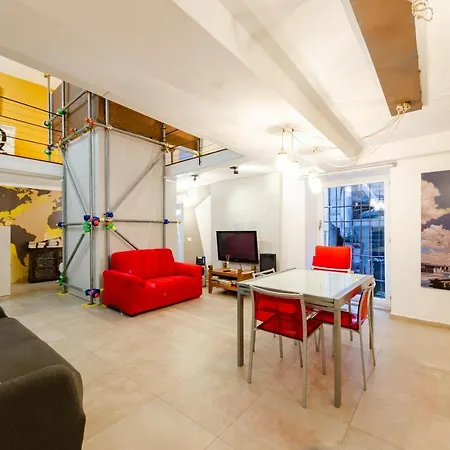 Joivy Vibrant Open-plan Apt For 6 In Historic Centre Генуя