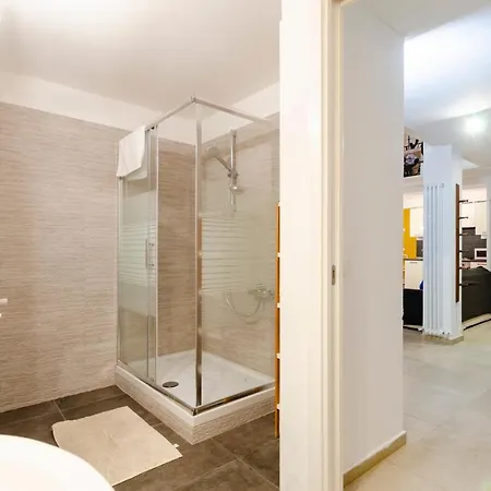 Joivy Vibrant Open-plan Apt For 6 In Historic Centre Apartment Genoa