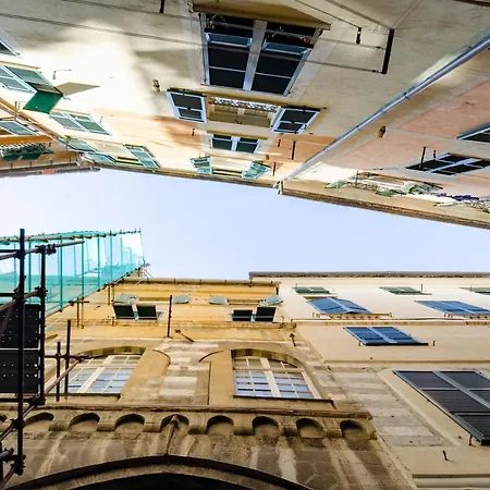 Joivy Vibrant Open-plan Apt For 6 In Historic Centre Apartment *