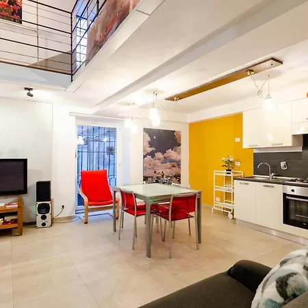 Joivy Vibrant Open-plan Apt For 6 In Historic Centre Apartment