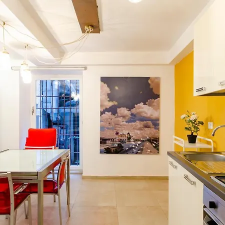 Апартаменты Joivy Vibrant Open-plan Apt For 6 In Historic Centre