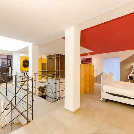 Joivy Vibrant Open-plan Apt For 6 In Historic Centre *