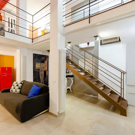 Joivy Vibrant Open-plan Apt For 6 In Historic Centre Apartment Genoa