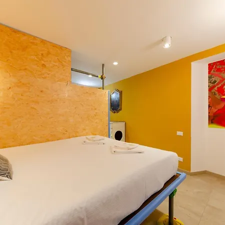 Апартаменты Joivy Vibrant Open-plan Apt For 6 In Historic Centre
