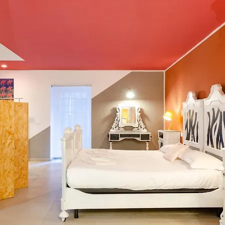 Joivy Vibrant Open-plan Apt For 6 In Historic Centre *