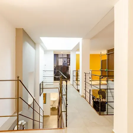 Апартаменты Joivy Vibrant Open-plan Apt For 6 In Historic Centre *