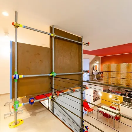 Joivy Vibrant Open-plan Apt For 6 In Historic Centre Genoa
